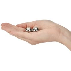 Sportsheets Sex & Mischief Stalen Geishaballen -Sinful 13643 sexandmischief steele balls lystkugler 05 hand q100