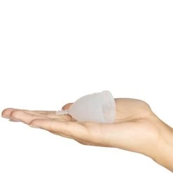 OrganiCup Menstruatie Cup -Sinful 14809 organicup menstruationskop 05a hand q100
