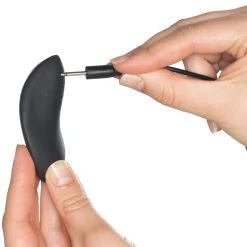 Sinful Oplaadbare Slipjes Vibrator Met Afstandsbediening -Sinful 21289 sinful opladelig fjernbetjent trusse vibrator 53 hand q100