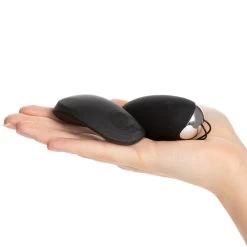 Sinful Luxe Oplaadbaar Vibrerend Ei Met Afstandsbediening 8 Sinful Luxe Oplaadbaar Vibrerend Ei Met Afstandsbediening -Sinful 22504 sinful deluxe rechargeable remote control vibrating love egg hand 01 q100