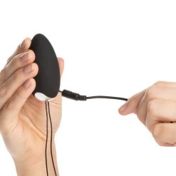 Sinful Luxe Oplaadbaar Vibrerend Ei Met Afstandsbediening 10 Sinful Luxe Oplaadbaar Vibrerend Ei Met Afstandsbediening -Sinful 22504 sinful deluxe rechargeable remote control vibrating love egg hand 03 q100