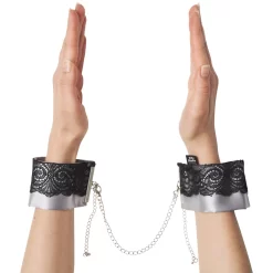 Fifty Shades Of Grey Play Nice Satijnen Verstelbare Handboeien 6 Fifty Shades Of Grey Play Nice Satijnen Verstelbare Handboeien -Sinful 23997 fifty shades of grey play nice satin and lace wrist cuffs 50 hand q100