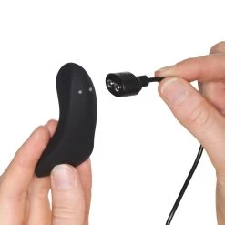 Satisfyer Little Secret Slipjes Vibrator Met App En Afstandsbediening -Sinful 25041 satisfyer little secret panty vibrator 52 hand